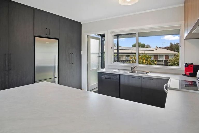 Photo of property in 2/586 Bank Street, Te Awamutu, 3800