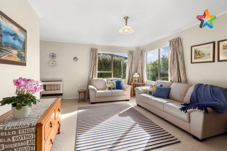 Photo of property in 3 Waipounamu Drive, Kelson, Lower Hutt, 5010