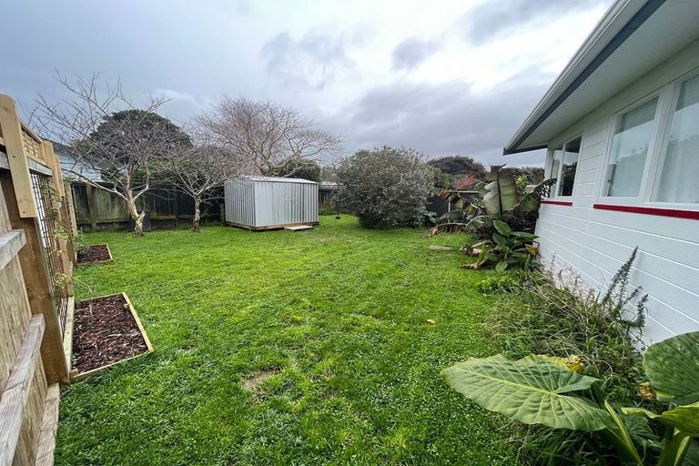 Photo of property in 8-8a Walton Avenue, Waikanae, 5036