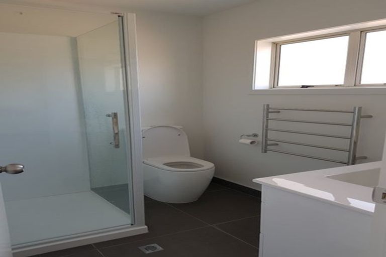 Photo of property in 5/14 Fields Parade, Oteha, Auckland, 0632