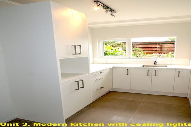 Photo of property in 9 Seaview Road, Castor Bay, Auckland, 0620