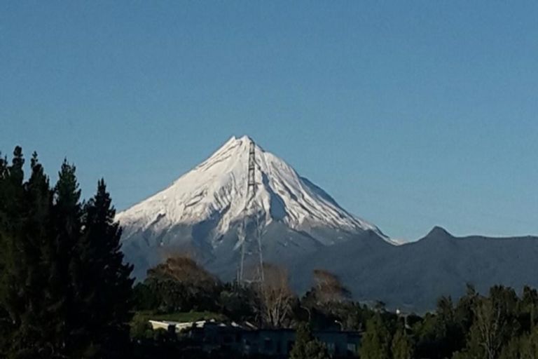 Photo of property in 18 Adam Lile Drive, Highlands Park, New Plymouth, 4312