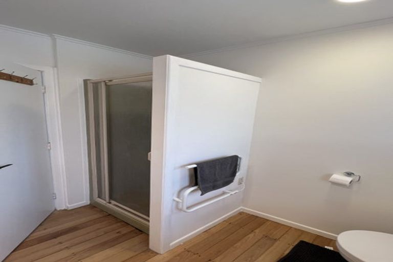 Photo of property in 32 Essex Street, Te Atatu South, Auckland, 0610