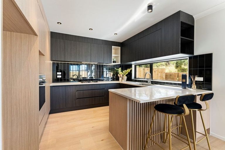 Photo of property in 13 Taipahitini Road, Rosehill, 2113