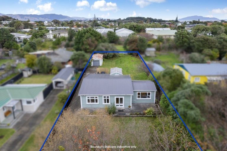 Photo of property in 27 Manuka Street, Otaki Beach, Otaki, 5512