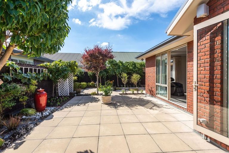 Photo of property in 6a Lake Terrace Road, Burwood, Christchurch, 8061