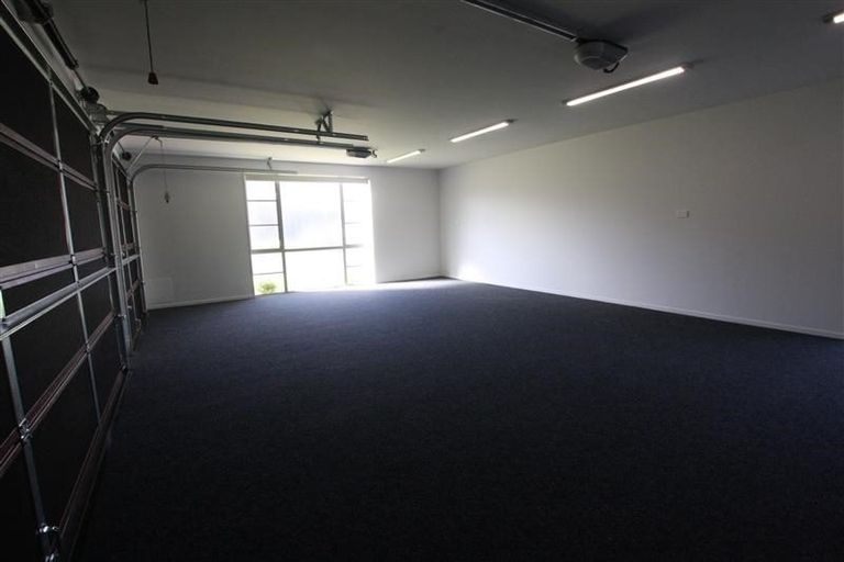 Photo of property in 12 Strundeen Close, Flat Bush, Auckland, 2016