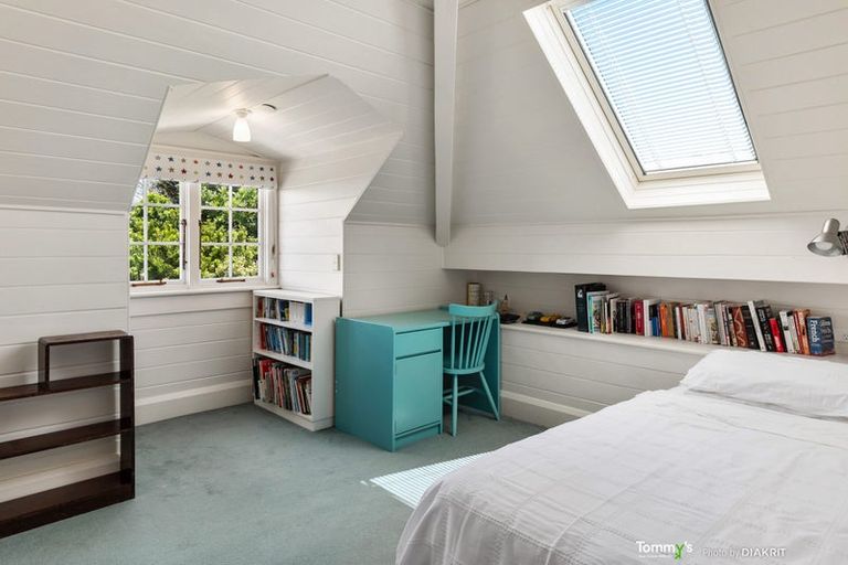 Photo of property in 25 Fairview Crescent, Kelburn, Wellington, 6012