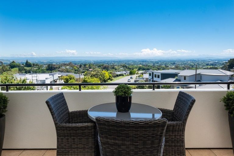 Photo of property in 53 Hikanui Drive, Havelock North, 4130