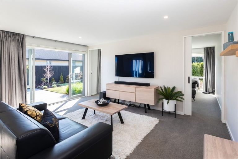 Photo of property in 15 Bargrove Close, Halswell, Christchurch, 8025