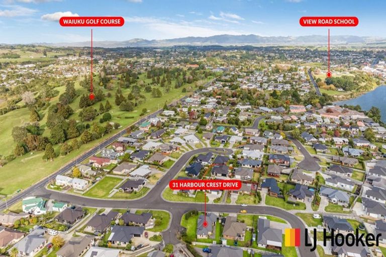 Photo of property in 31 Harbour Crest Drive, Waiuku, 2123