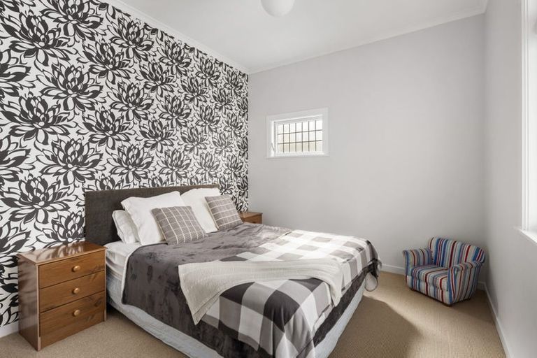 Photo of property in 72 Maida Vale Road, Roseneath, Wellington, 6011