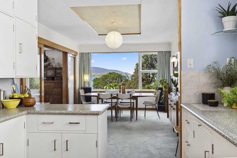 Photo of property in 130 Breaker Bay Road, Breaker Bay, Wellington, 6022