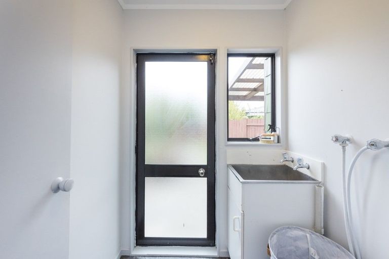 Photo of property in 1 Lydia Place, Kelvin Grove, Palmerston North, 4414