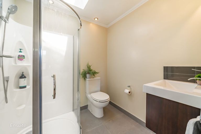 Photo of property in 43c Dowling Grove, Silverstream, Upper Hutt, 5019