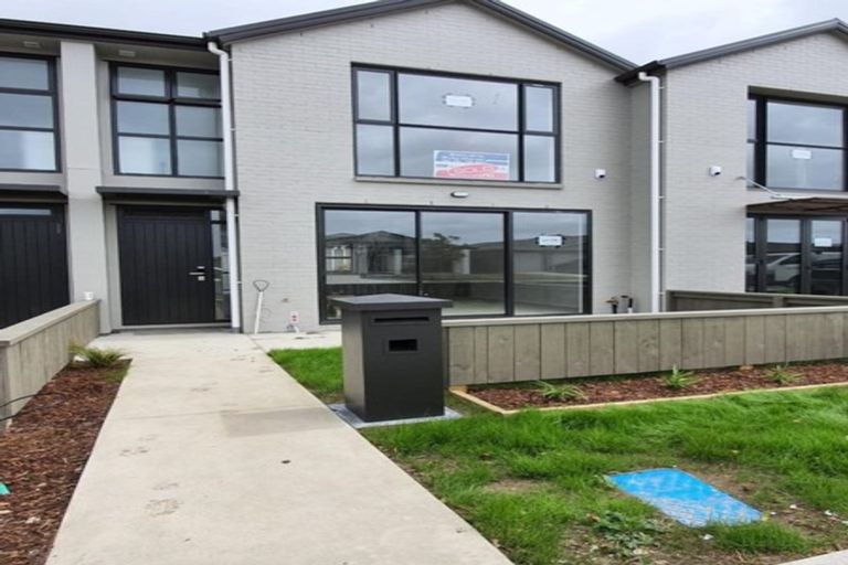 Photo of property in 16b Hollowout Street, Takanini, 2112