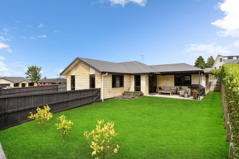 Photo of property in 62 Farnborough Drive, Grandview Heights, Hamilton, 3200