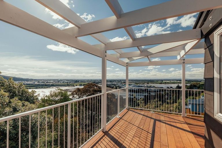 Photo of property in 16 Osmond Lane, Mount Pleasant, Christchurch, 8081