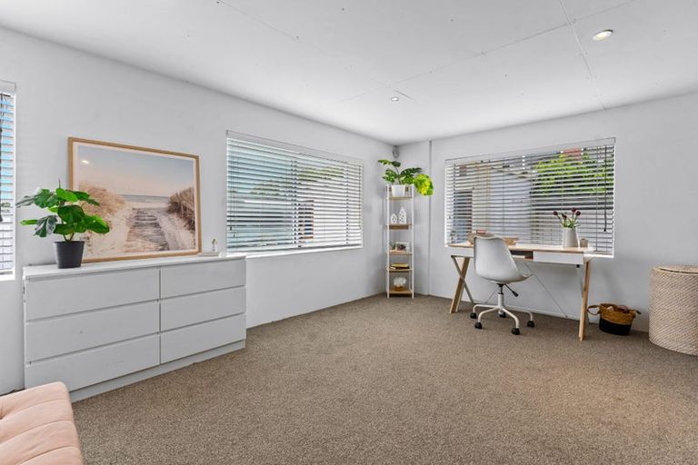 Photo of property in 2/85 Sylvan Avenue, Northcote, Auckland, 0627