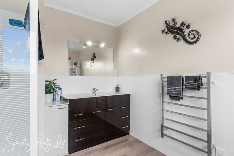 Photo of property in 4 Horniblow Road, Matakohe, 0594