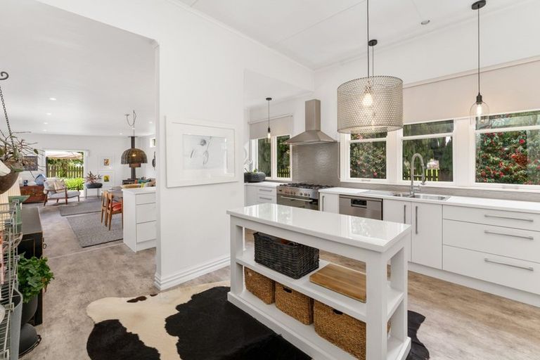 Photo of property in 2 Gleeson Road, Manakau, Levin, 5573