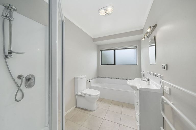 Photo of property in 71 Guildford Drive, Paraparaumu, 5032