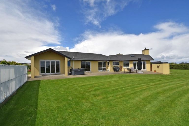 Photo of property in 3 Court Of Ascot, Seaward Bush, Invercargill, 9812