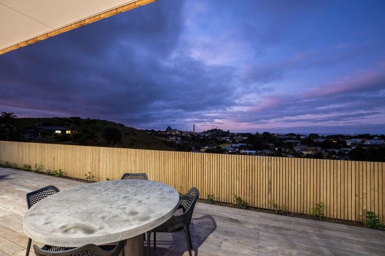 Photo of property in 9a Lemont Place, Westown, New Plymouth, 4310