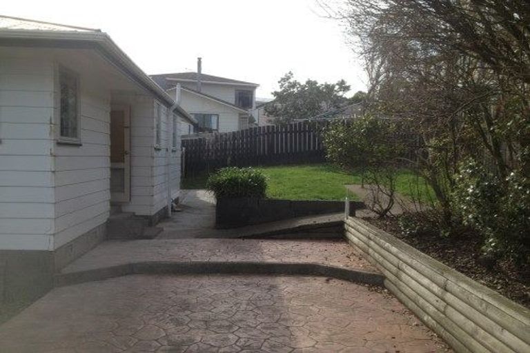 Photo of property in 14 Frobisher Street, Island Bay, Wellington, 6023