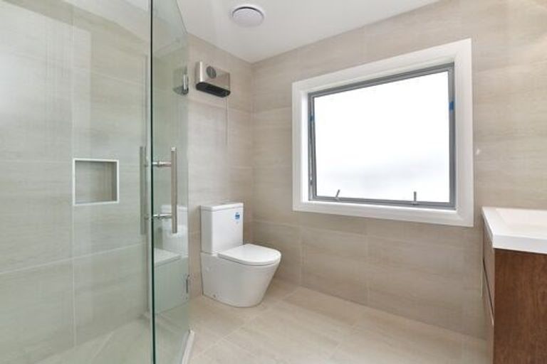 Photo of property in 24 Boocock Crescent, Orewa, 0931