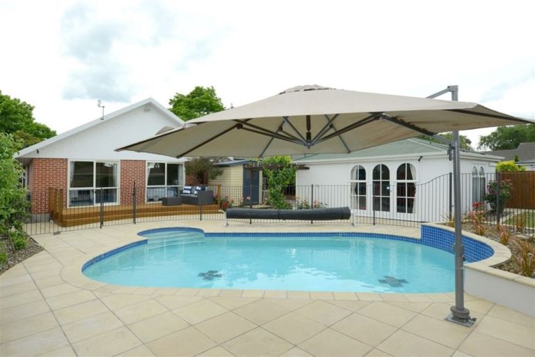 Photo of property in 53 Burnside Crescent, Burnside, Christchurch, 8053