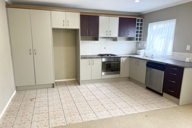 Photo of property in 18 Maidstone Place, Oteha, Auckland, 0632