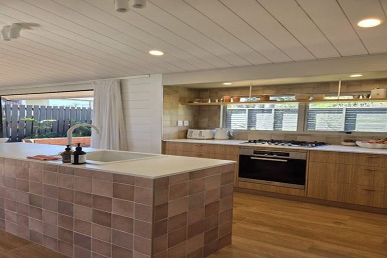 Photo of property in 73 Mcfarlane Street, Oakura, 4314