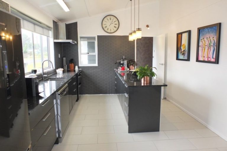 Photo of property in 18 Chrystall Street, Foxton Beach, Foxton, 4815