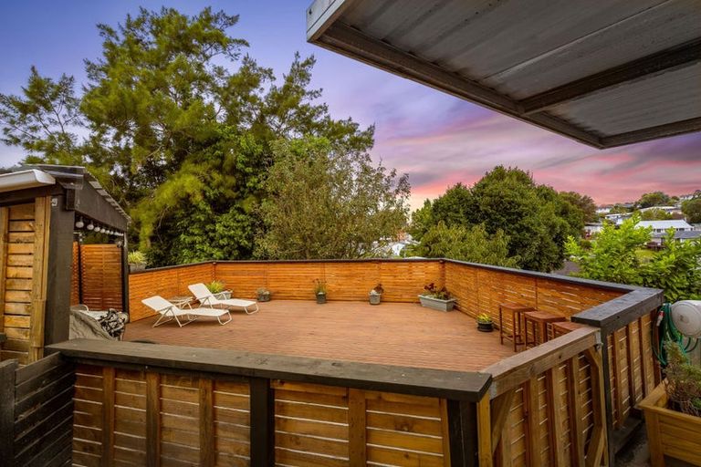 Photo of property in 92 Reynella Drive, Massey, Auckland, 0614