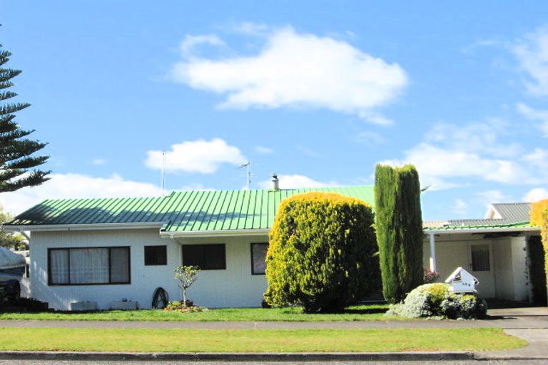 Photo of property in 2/10 Reeves Road, Acacia Bay, Taupo, 3330