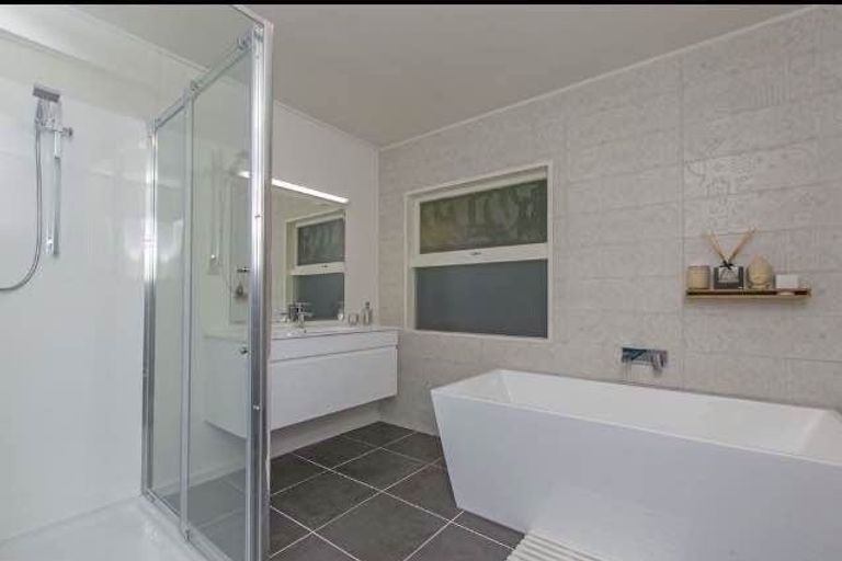 Photo of property in 171 Miromiro Road, Normandale, Lower Hutt, 5010