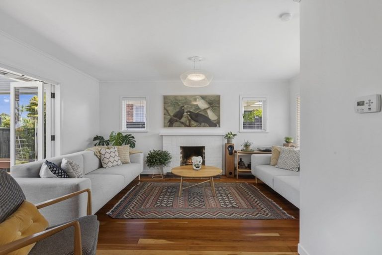 Photo of property in 5 Coronation Street, Belmont, Auckland, 0622