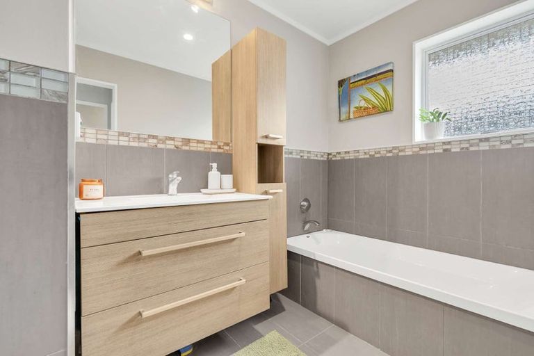 Photo of property in 4 Westbrook Place, Pomare, Rotorua, 3015