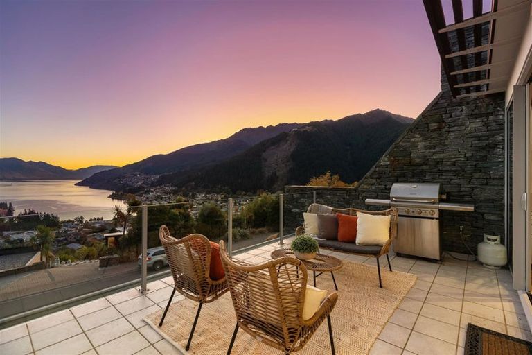 Photo of property in 4/25 Belfast Terrace, Queenstown, 9300