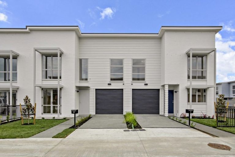 Photo of property in 48 William Wallbank Crescent, Swanson, Auckland, 0614