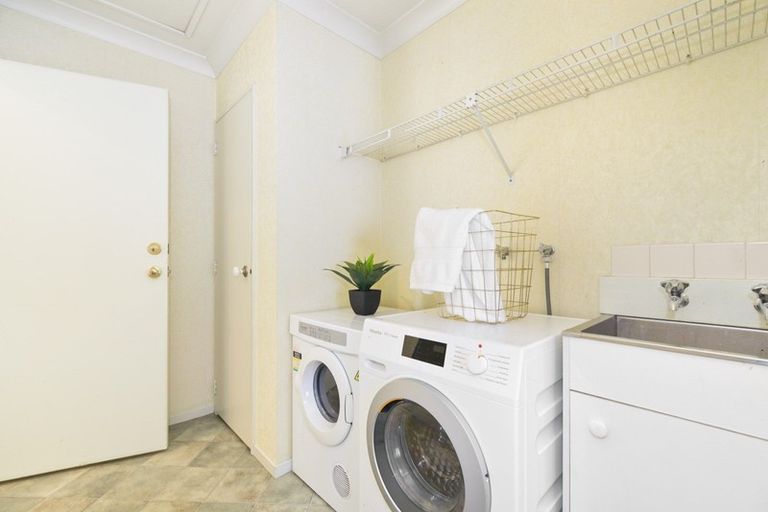 Photo of property in 28 Halcione Close, Flagstaff, Hamilton, 3210