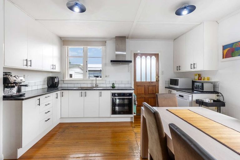 Photo of property in 19 Parkers Road, Tahunanui, Nelson, 7011