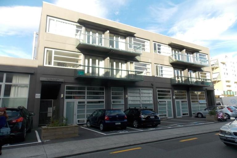 Photo of property in 12/35 Torrens Terrace, Mount Cook, Wellington, 6011