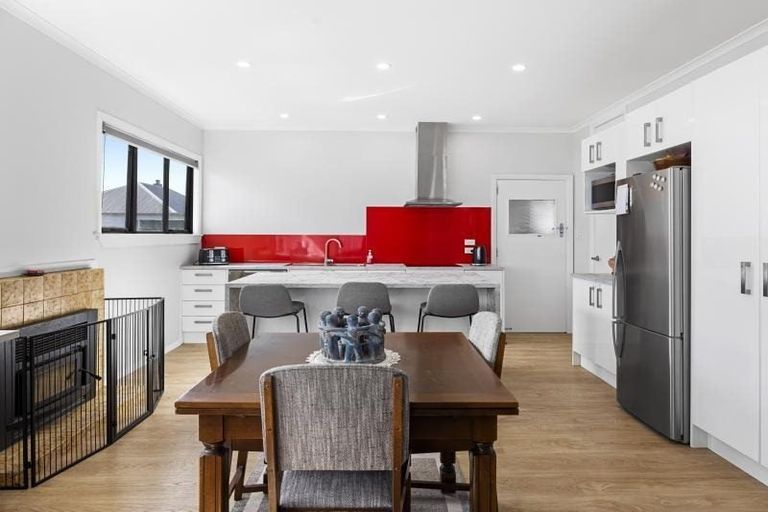 Photo of property in 11 Tasman Street, Opunake, 4616