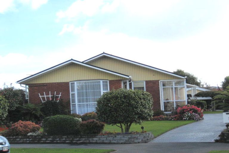 Photo of property in 16 Glenavon Place, Ilam, Christchurch, 8041