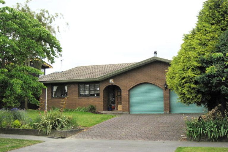 Photo of property in 16 Hawkswood Place, Avonhead, Christchurch, 8042