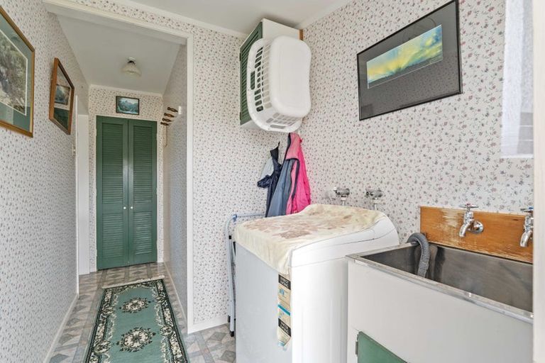 Photo of property in 5c Lindaver Grove, Merrilands, New Plymouth, 4312