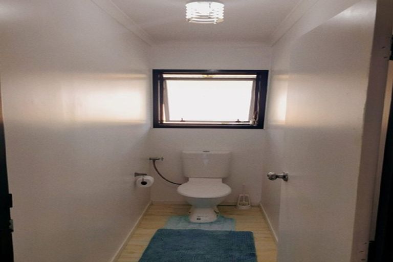 Photo of property in 3 Woodhouse Place, West Harbour, Auckland, 0618