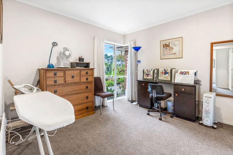 Photo of property in 8 Landvale Court, Browns Bay, Auckland, 0630
